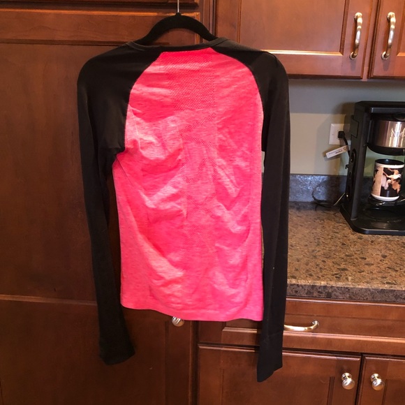 Victoria’s Secret Sport top - Picture 2 of 3